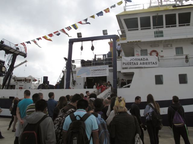 Escolares de San Pedro del Pinatar visitan el buque oceanográfico Ramón Margalef del IEO