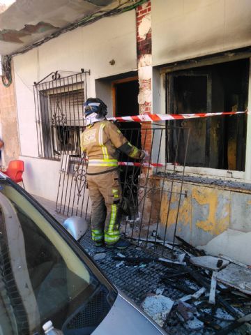 Apagan un incendio de vivienda en Lo Pagan, San Pedro del Pinatar