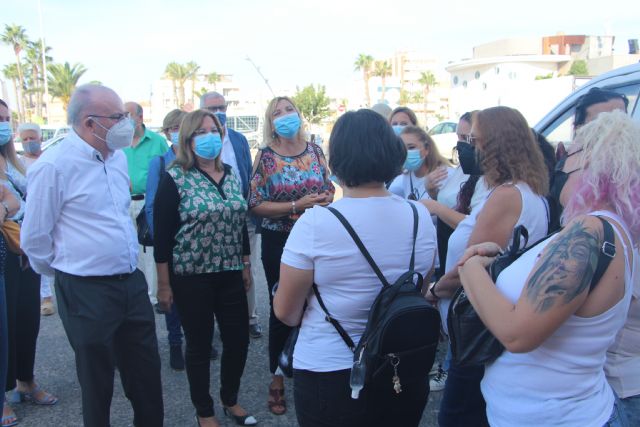 Alumnos del programa de hostelería de Cáritas en Cartagena visitan la Lonja y el Museo del Mar