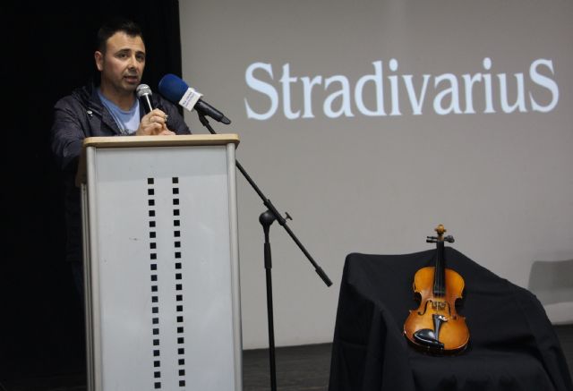 Fran J Marber muestra la intensa vida de Stradivarius