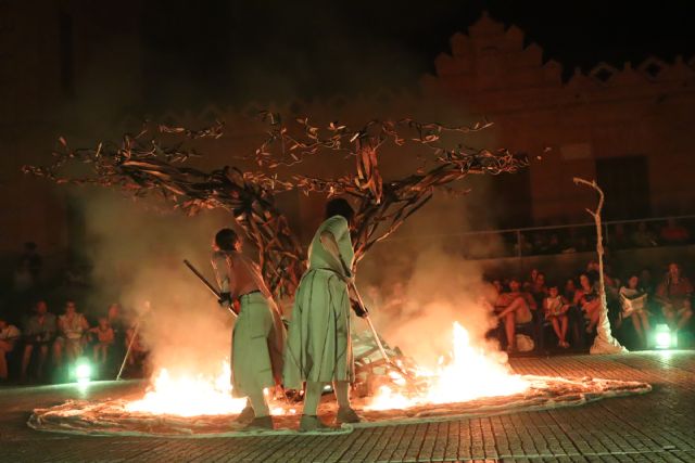 Fuego, danza, malabares, acrobacias y risas en la segunda noche del festival “Sal de Calle”