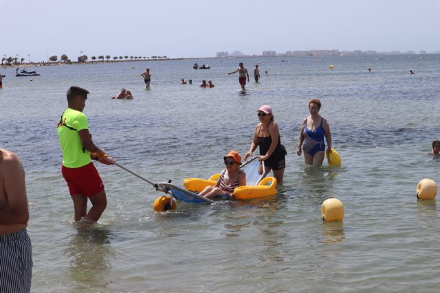 San Pedro del Pinatar apuesta por la accesibilidad con tres puntos de baño adaptado en sus playas