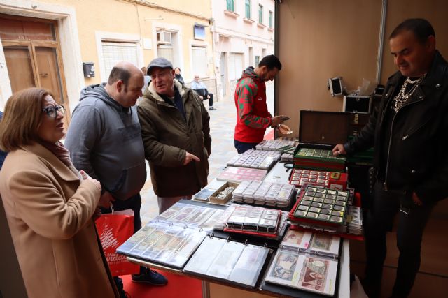 La tercera edición de la Feria del Coleccionismo cierra la Navidad en la Plaza de la Constitución