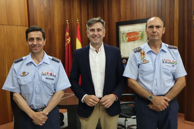 El alcalde de San Pedro del Pinatar recibe al Coronel Director de la AGA y al que será su sucesor