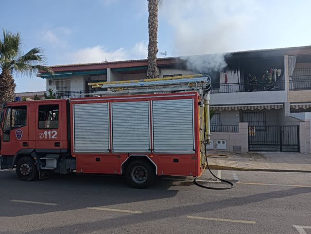 Bomberos han apagado el incendio de una vivienda en Lo Pagán