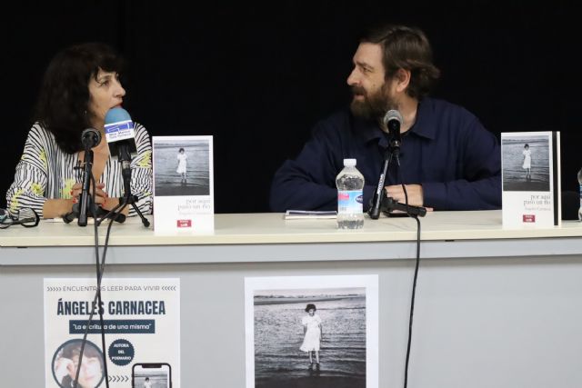 Ángeles Carnacea presentó 'Por aquí pasó un río'  en el marco de la Comisión de Salud Mental y Cultura del Mar Menor