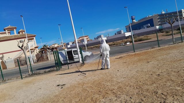 El Ayuntamiento refuerza los trabajos de fumigación y control de plagas en la época otoñal