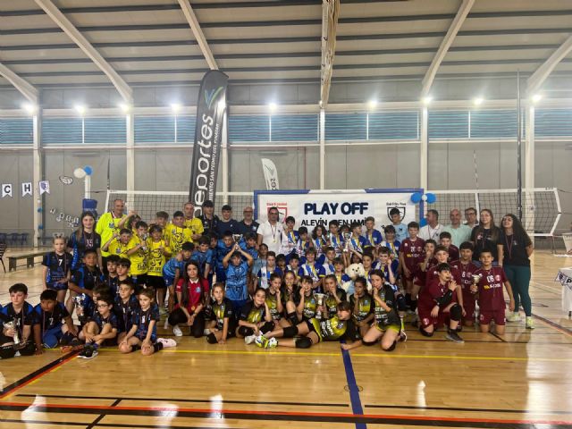 Las bases del voleibol regional congregan a 200 jugadores en los play off benjamín y alevín