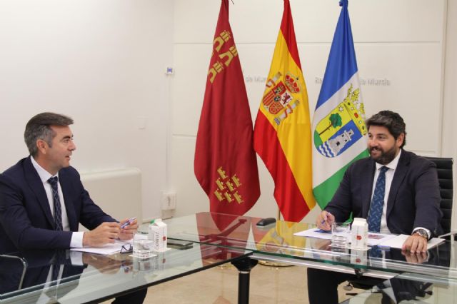 Encuentro entre el presidente regional y el alcalde de San Pedro del Pinatar